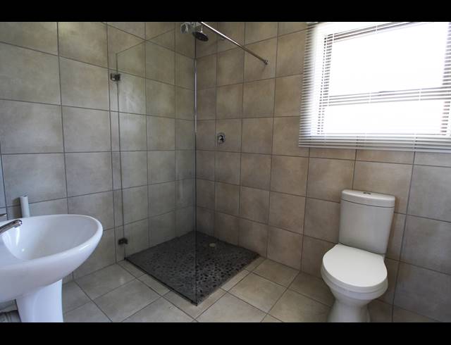 2 BEDROOM APARTMENT TO LET IN KLEINMOND CENTRAL